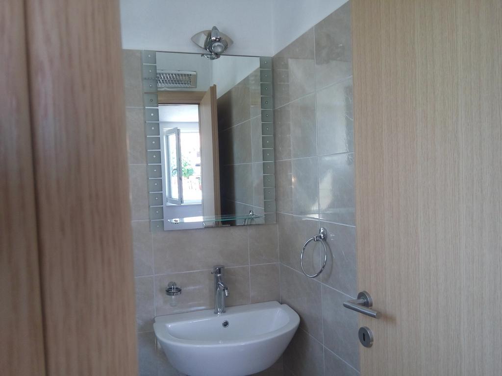 Adriatic Rose Apartment Turanj Exterior foto
